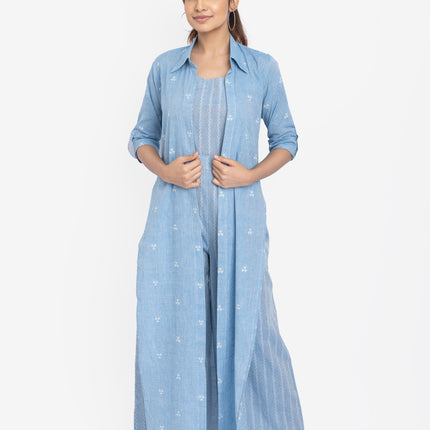 Woman wearing a light blue outfit with a matching shirt and pants